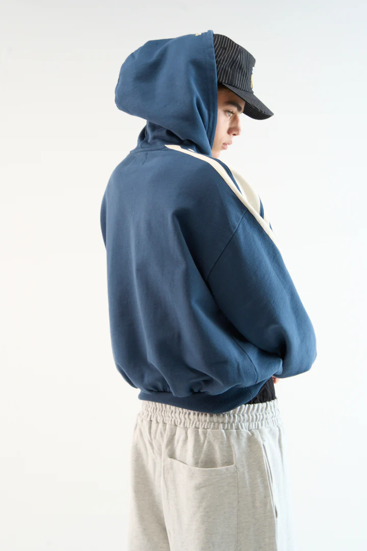 Effortless Blue Hoodie — vista 4