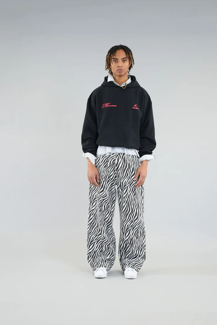 Globally Black Hoodie — vista 3